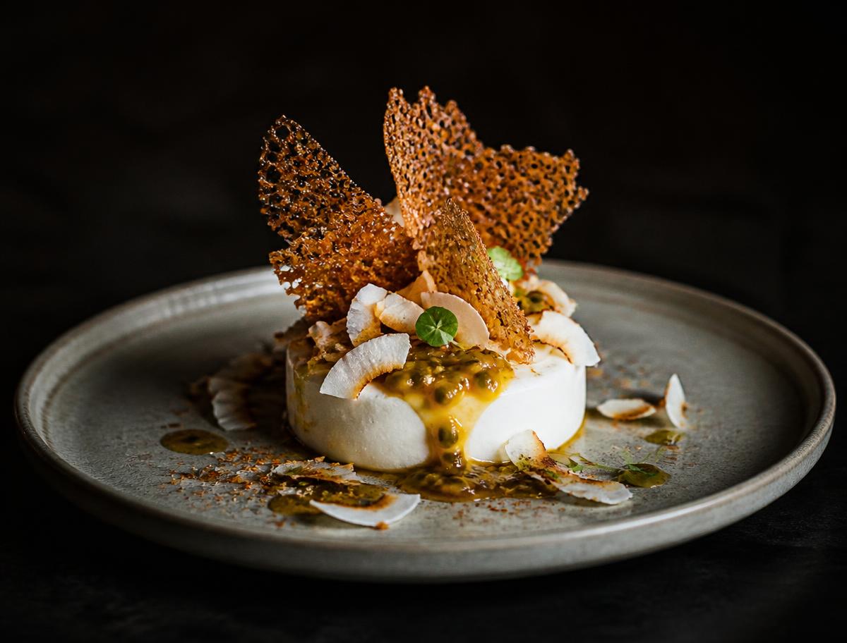 Postre de coco y maracuyá